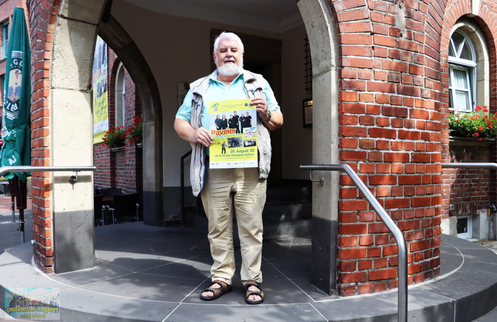 Norbert Rohde vor dem Haus der Vereine, dem Alten Pulheimer Rathaus