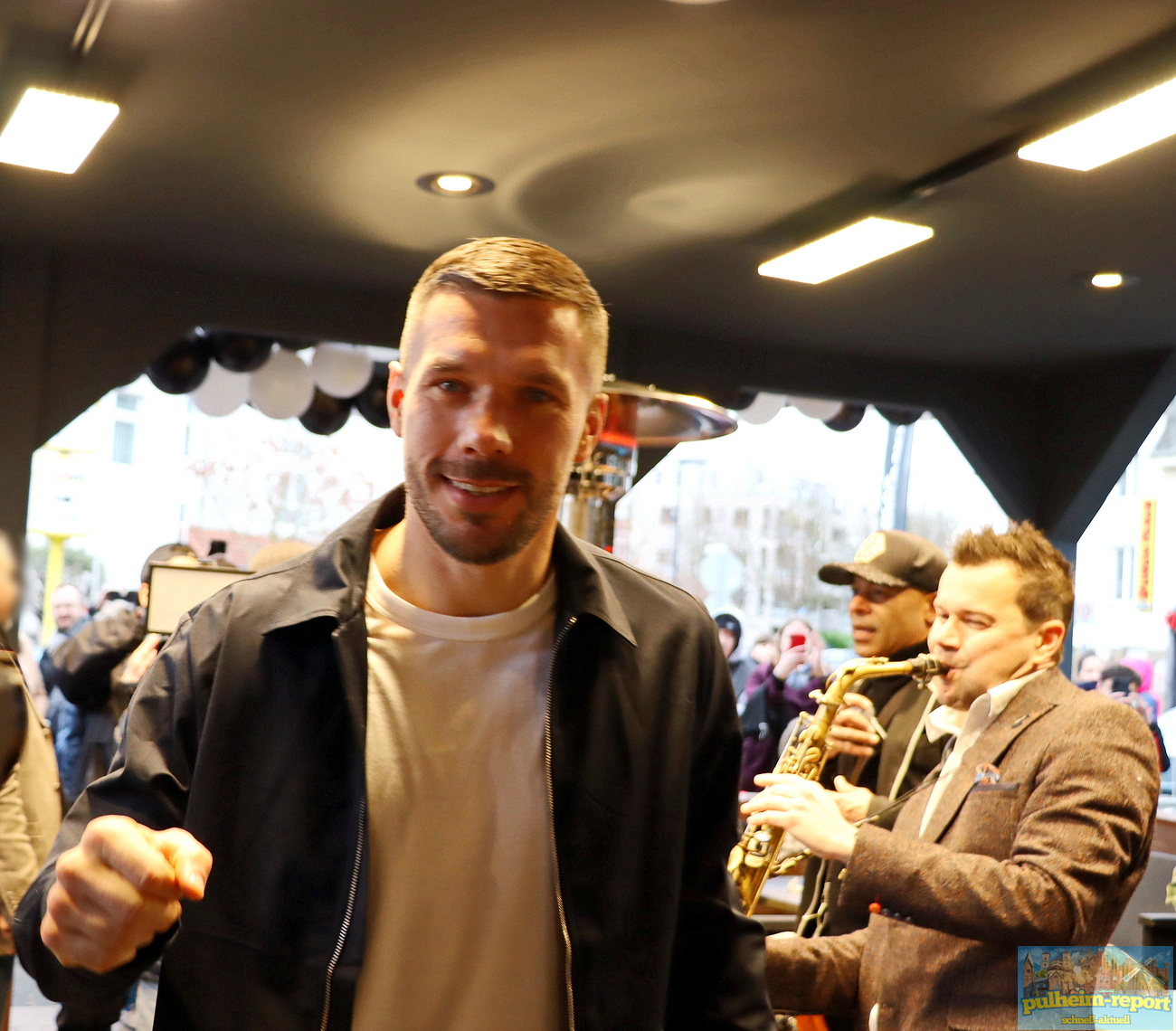 Lukas Podolski bei der Neueröffnung von Mangal Döner in Hürth