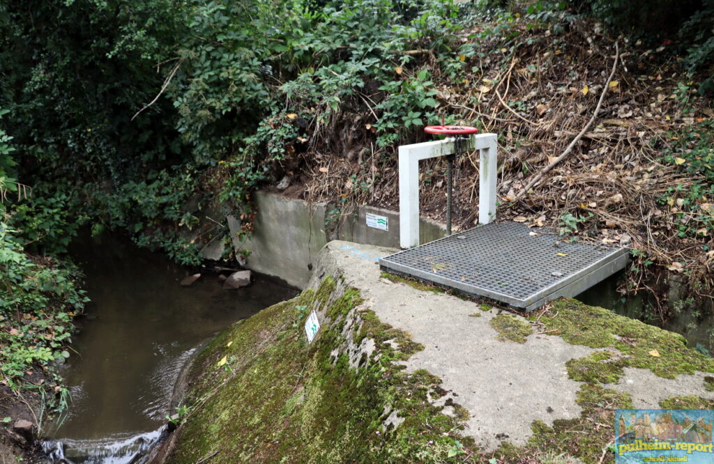 Hier kann der Wasserfluß in die Kleine Laache reguliert werden.