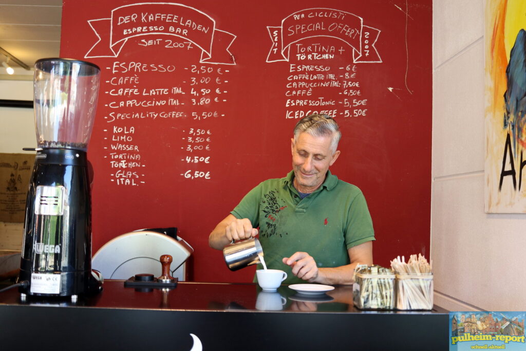 Domenico Squillace bereitet mit viel Leidenschaft verschiedene Kaffeespezialitäten für seine Gäste.
