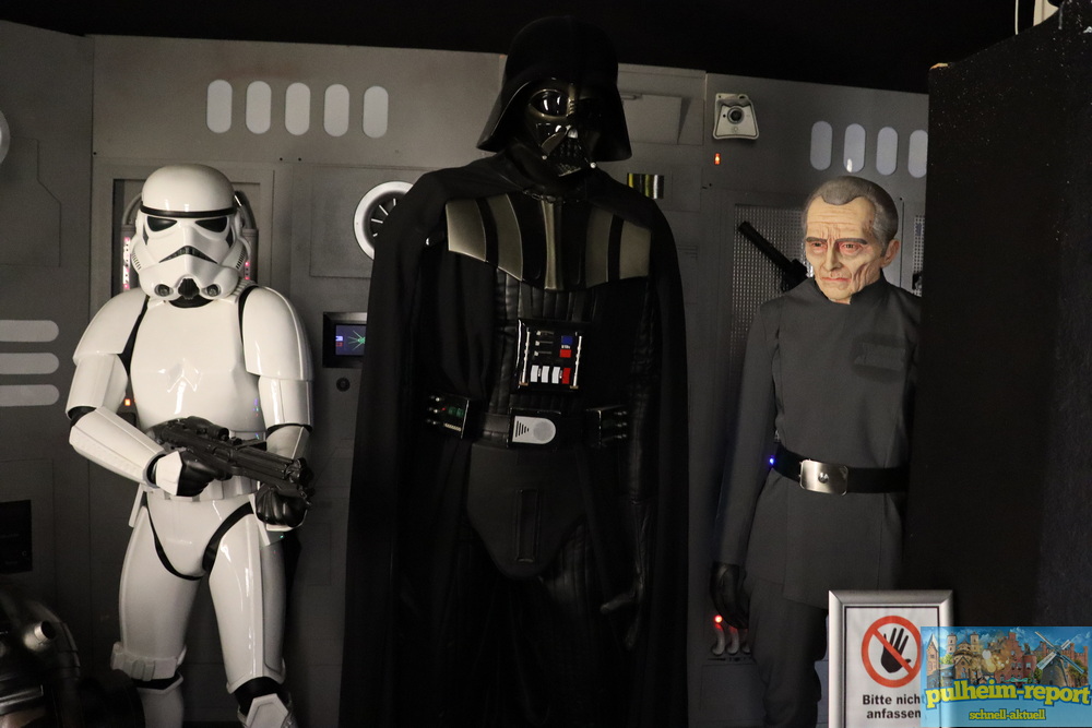 Darth Vader mit Stormtrooper und Wilhuff Tarkin.