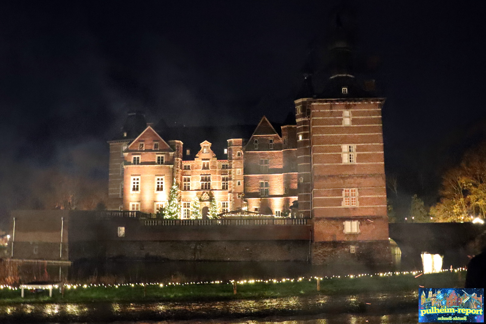 Schloss Merode erstrahlt im weihnachtlichen Glanz