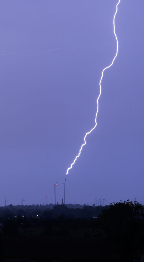 Blitzeinschlag in Windrad (Foto: Gerd Bierling)