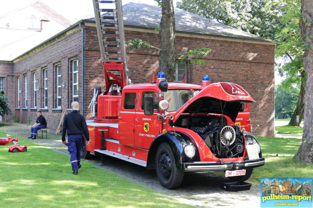 Historisches Fahrzeug der Feuerwehr Frechen