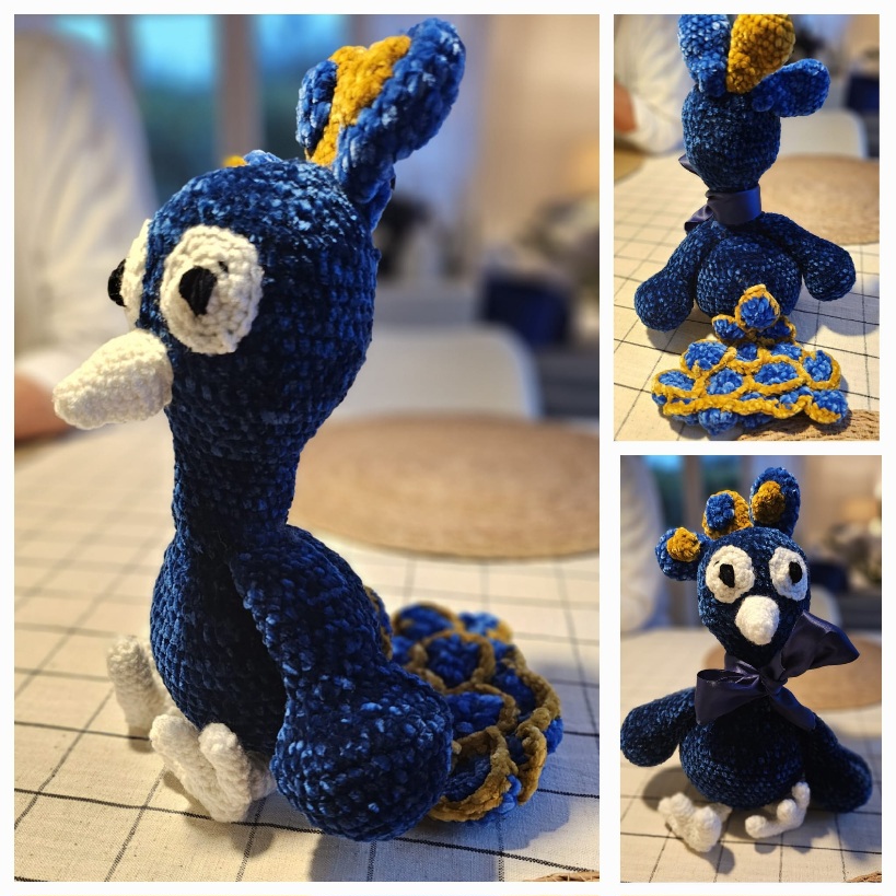 Pfau-Maskottchen von Bauer Florian Lordt (Bauer des Stommeler Dreigestirns 2025)
