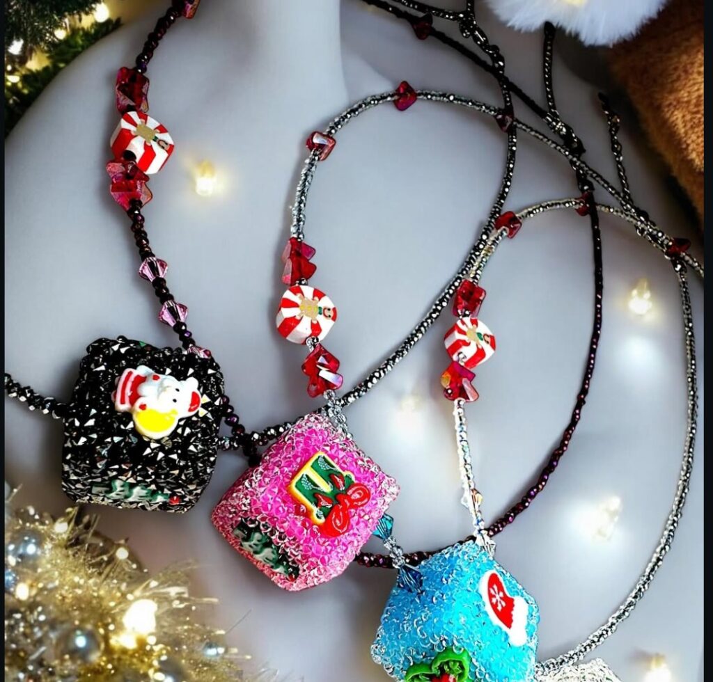 Auch zur Weihnachtszeit gibt es schönen Schmuck im Onlineshop (Foto: Instagram-Account "bellatricia_refined" - mit freundlicher Genehmigung)