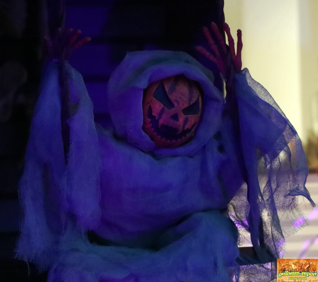 Eine unheimliche Kürbisgestalt wartet auf Mutige.