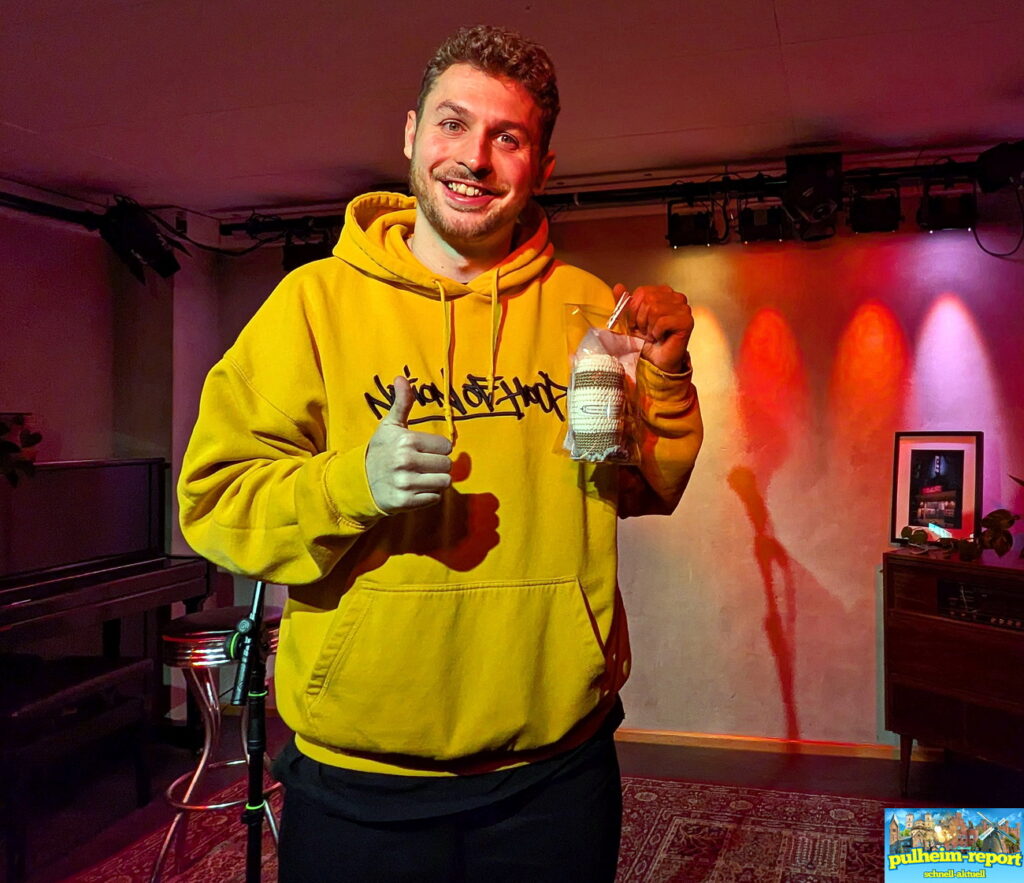 Fabian mit seinem neuen Glücksbringer - einem Late Matscheight