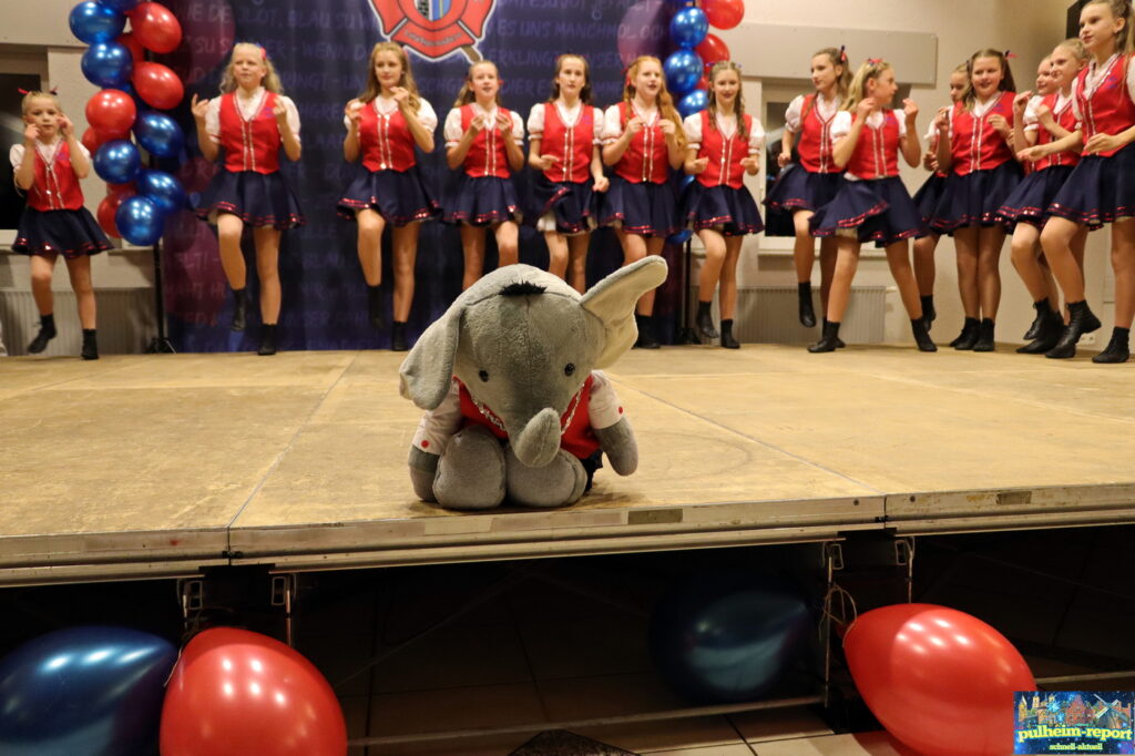 Das Maskottchen ist als Glücksbringer immer dabei.