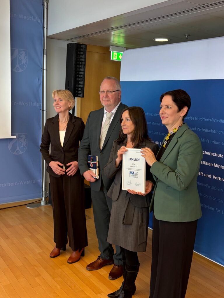 Bei der Preisverleihung (Foto: Peter Norff)