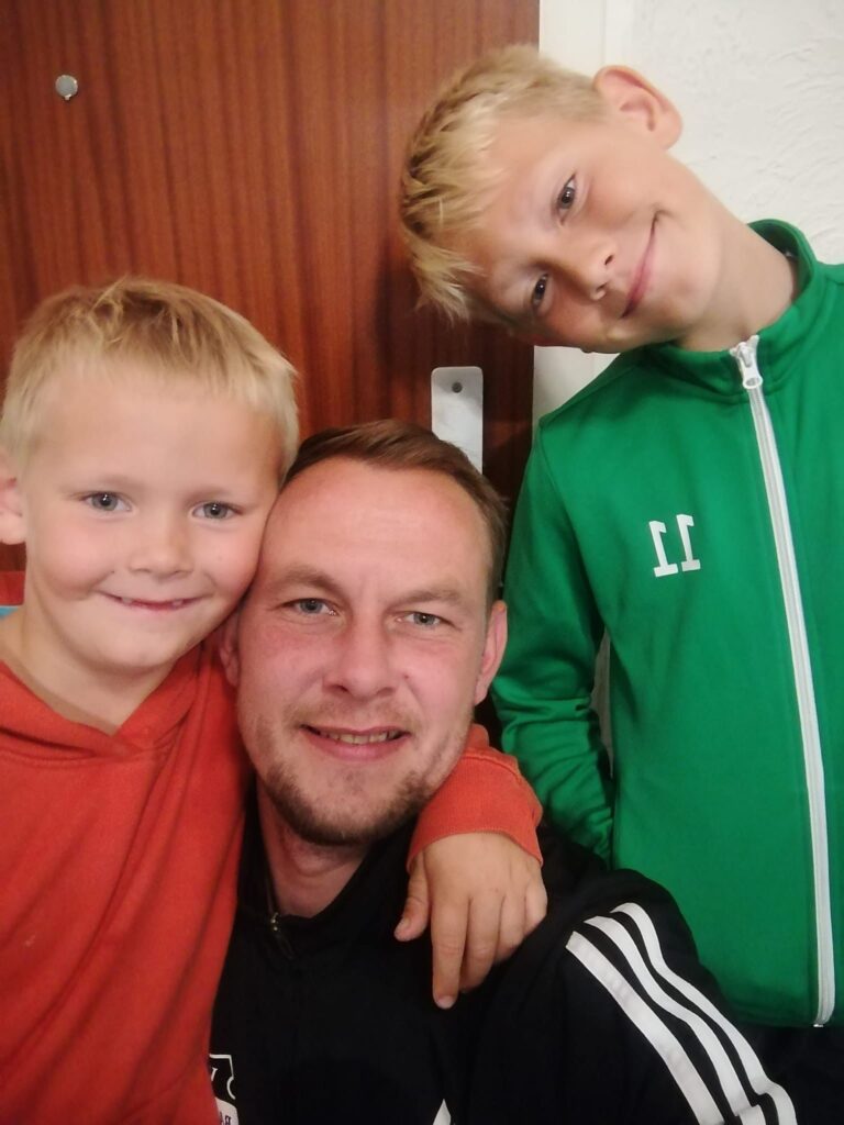 Michael mit seinen Kindern Nico und Filip (Foto: Privat - Veröffentlichung mit freundlicher Genehmigung)