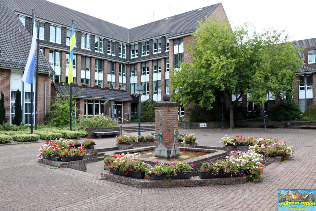 Das Rathaus in Pulheim: Die Stadtverwaltung sieht die Versorgungssicherheit mit Gas derzeit als gewährleistet an.