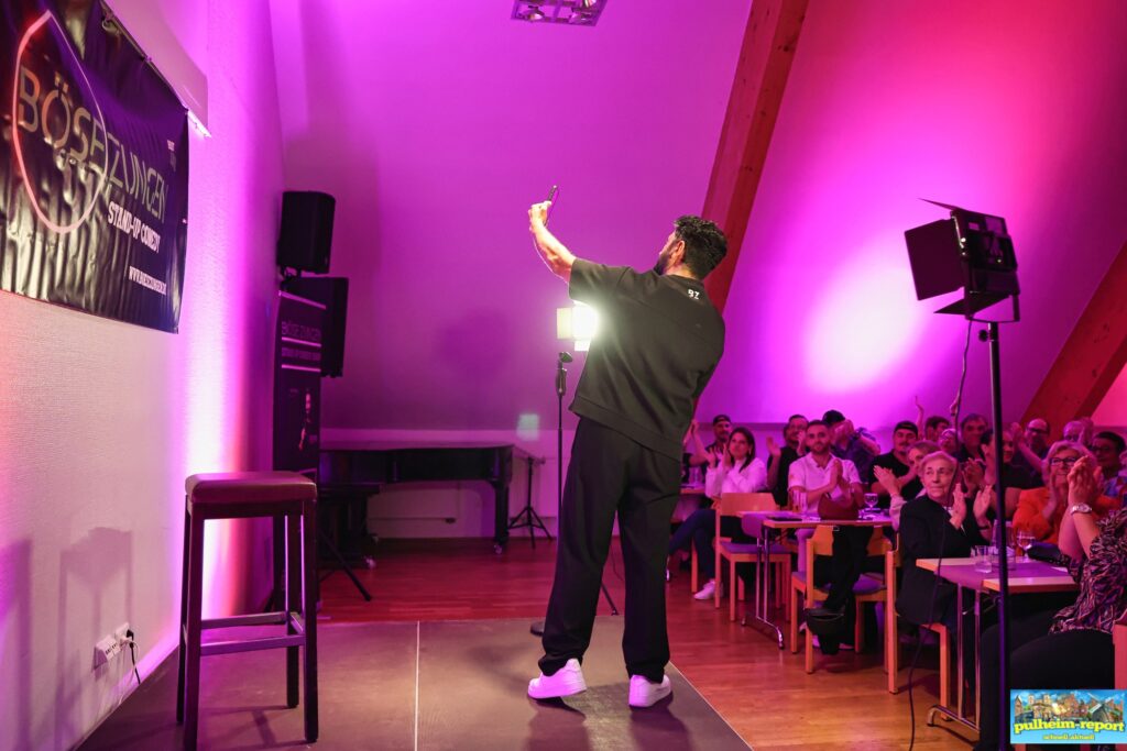 Djavid nahm gemeinsam mit dem Publikum zum Abschluss ein Video auf.