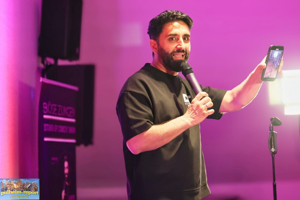 Djavid nahm gemeinsam mit dem Publikum zum Abschluss ein Video auf.