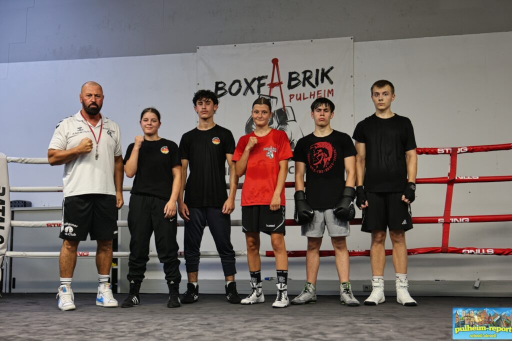 Trainer Osman Özer mit seinen Champions