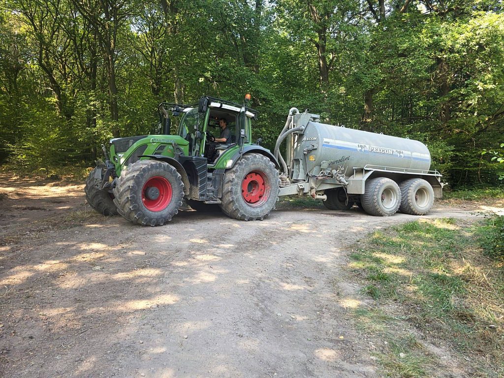 Unermüdlich im Einsatz: Die Landwirte (Foto: Markus Wipperfürth - Veröffentlichung mit freundlicher Genehmigung)